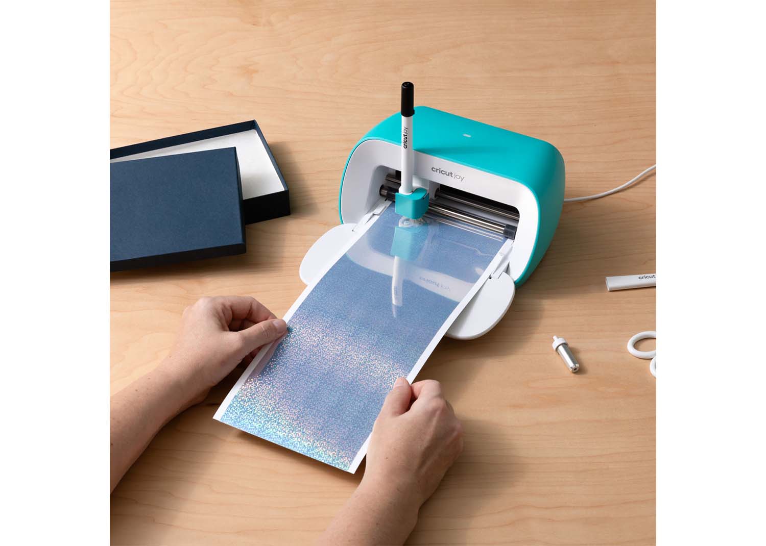 Cricut Vinile Permanente Shimmer Blu – Rotolo 30,5 Cm X 1,2 M, Per Macchine Da Taglio, Adesivo Per Tazze E Vetro